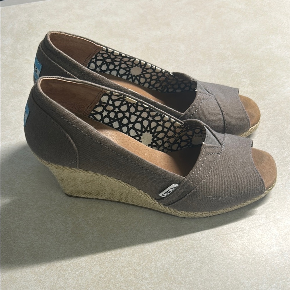 TOMS Women's Gray Wedge Shoes